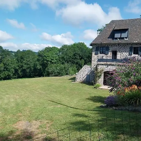 Holiday home Maison Auvergnate Pailherols